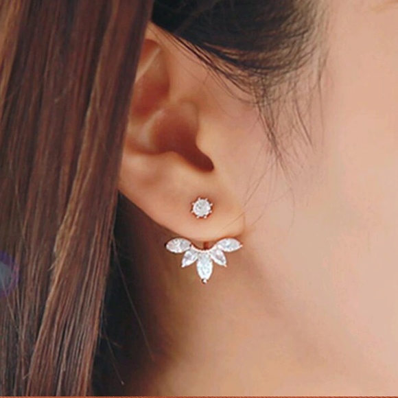 Jewelry - 🆕Lotus Crystal Stud - Gold